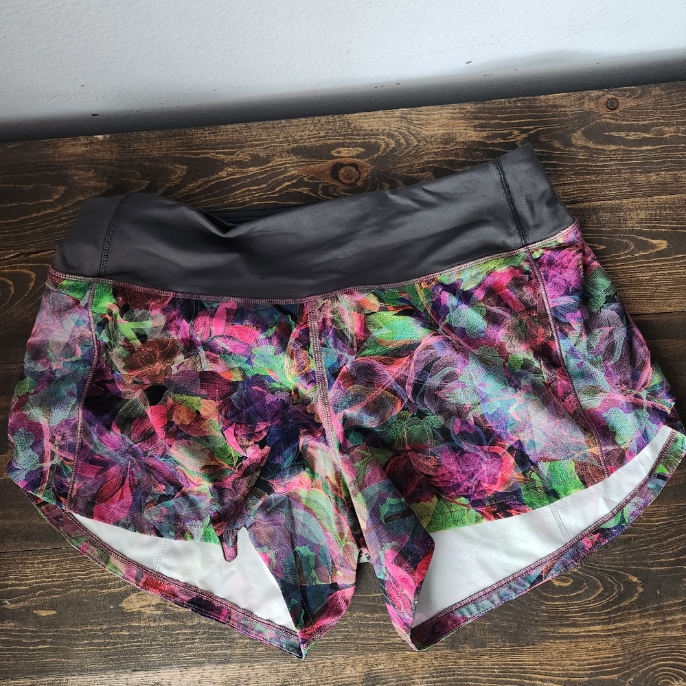 Speed Up Mid-Rise Lined Short 4" Size 6, Vivid Floral Tone Multi/Graphite Grey
